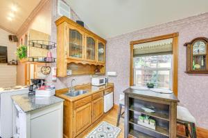 Homey Pet-Friendly Libby Cottage with Yard by Creek!