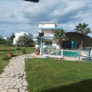 Kyllini am Meer relaxen mit Hund