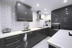 2039 Cozy Beachfront Apartment on Golden Beach