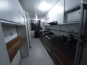 Amplio Departamento amoblado, Condominio Parques de la Huaca - San Miguel