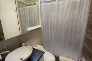 DSt4 Well stocked studio in zone 15