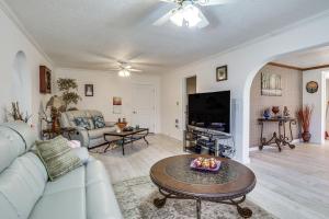 Salem Getaway with Hot Tub Near Parks and Boating! - 3hvězdičkové hotely ve městě Salem