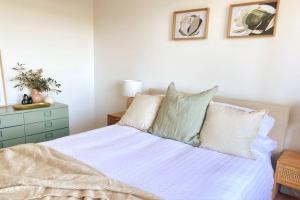 Central Renovated Apartment with Balcony