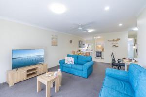 Mistral Court, 15 17 Mistral Close - fantastic unit with wifi and water views