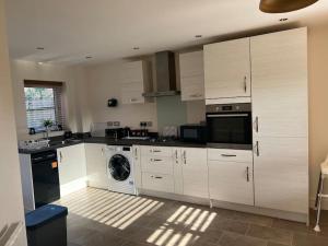 Great Ambience 3-Bedroom for Groups & Contractors