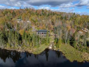 Le Willow Spa, billiards, BBQ, lake & kayaks