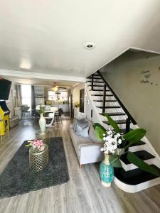 Cozy Airport Retreat