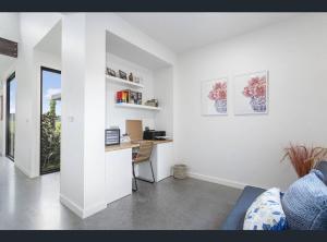 Luxury Modern Farm Stay with Country Living