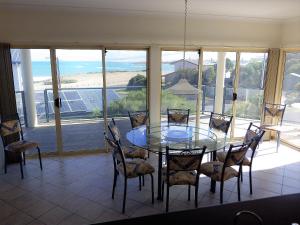 Two Bays 37 Encounter Crs Middleton - Linen Included