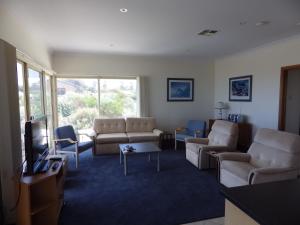 Two Bays 37 Encounter Crs Middleton - Linen Included