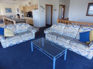 Two Bays 37 Encounter Crs Middleton - Linen Included