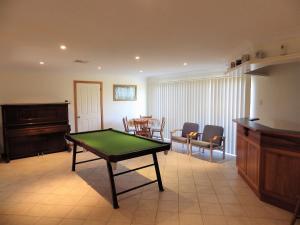 Two Bays 37 Encounter Crs Middleton - Linen Included