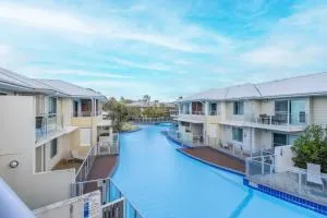 Pacific Blue 244, 255 Sandy Point Rd - pool, aircon, linen and resort features - Corlette