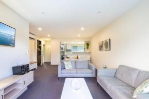 Pacific Blue 244, 255 Sandy Point Rd - pool, aircon, linen and resort features