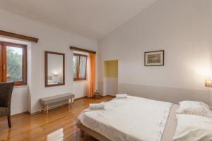 Pool House In Greenery - Happy Rentals