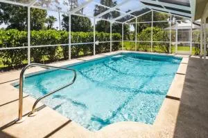 Tara Golf Club Exquisite 3 bedroom and Heated Pool Cottage - Lakewood Ranch
