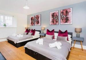 Barn near York with hot tub - Perfect for Groups and Families