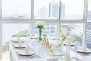 Amazing Luxury Duplex in Penthouse-Style with private Jacuzzi by evintra stays