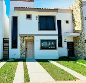 Casa De Playa Azul Marino Con Alberca y A 3 Min playa Cerritos - La Florida