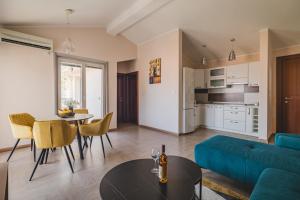 Lux Seaside Residence