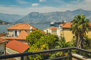 Lux Seaside Residence