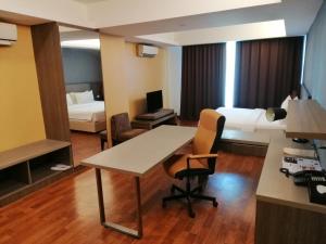 591 Nexus Regency Suites