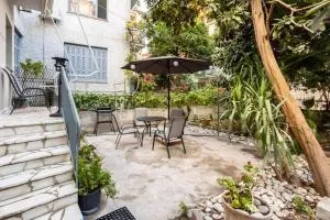 Jeannette's Seaside Getaway - Kalamata Urban Gem - Akovítika