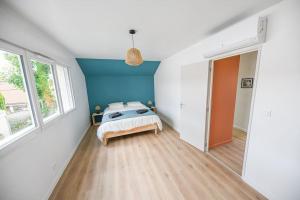 Maisons de vacances Chez Jean-Paul - Rez de jardin et parking : photos des chambres