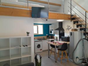 LAC à PIED ! Lumineux Studio-Mezzanine, TV, WIFI, 2parking, à proximité immédiate du Lac et du village de Saint Pardoux