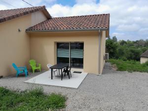 LAC à PIED ! Lumineux Studio-Mezzanine, TV, WIFI, 2parking, à proximité immédiate du Lac et du village de Saint Pardoux