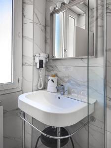 Hotels Grand Hotel Dauphine Toulon, Boutique Hotel & Suites : photos des chambres