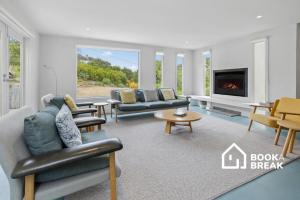 Villa Santorini - Secluded Blairgowrie Back Beach Poolside Oasis