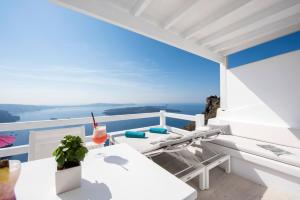 Junior Suite with Panoramic Sea & Caldera View