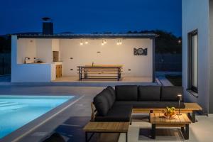 Villa Vedro nebo, XL heated pool