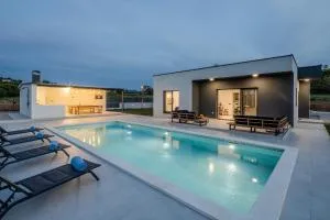 Villa Vedro nebo, XL heated pool - Umljanović