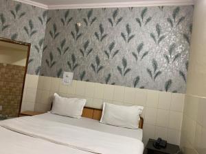 HOTEL DHANUA PALACE