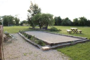 Maisons de vacances Les Bles Dores et Les Graines de Lin, 2 gites a la Ferme avec moutons et piscine, a cote de Beaune : photos des chambres