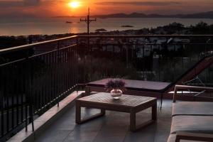 Thenia's Bellevue apartment - 4hvězdičkové hotely ve městě Saronida