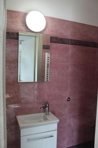 Thenias Bellevue apartment