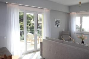 Thenias Bellevue apartment