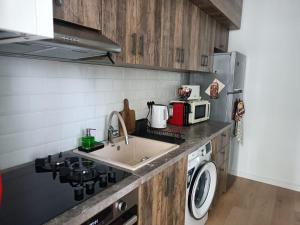 Studio Queens Blue Wave