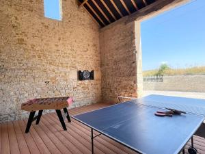 Maisons de vacances La clairiere Maison spacieuse renovee joliment decoree tout confort 12 p 2 sdb 2 wc grand jardin clos, belle terrasse amenagee, parking privatif, ping pong baby foot proche Omaha Beach et Bayeux : photos des chambres
