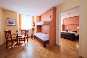 Family Room  with 2 bedrooms room in JUFA Hotel Meersburg