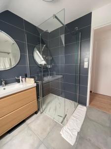 Maisons de vacances Le 44 - Maison familiale - Grand confort - 700m Plages : photos des chambres