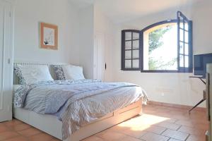4 BR Villa with Pool Sea View AC Parking - BENAKEY