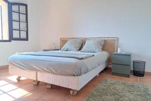 4 BR Villa with Pool Sea View AC Parking - BENAKEY