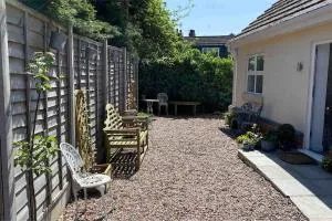 Helens Haven First floor apartment via stairs - 莱兰