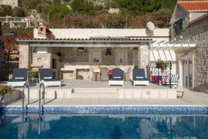 Enticing Sunset Villa With Magnificent Sea ViewS