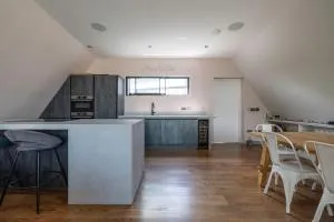 Penthouse of Old Piano Factory in Kentish Town - Homestay - Highgate