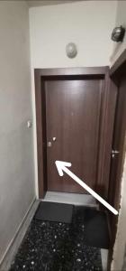 Walk to Center from Quiet Park Apartment